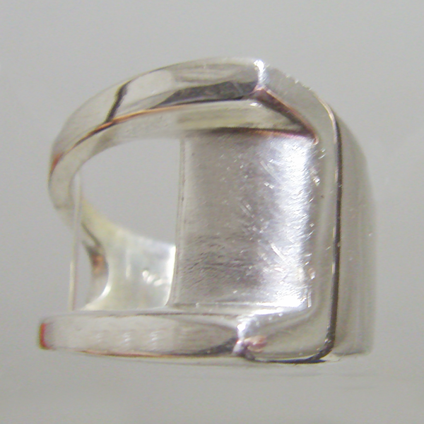 (r1109)Silver ring with unique design.